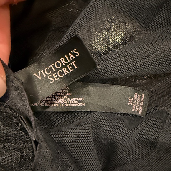 VS Elegant Black Lace Lingerie Set - Picture 11 of 13